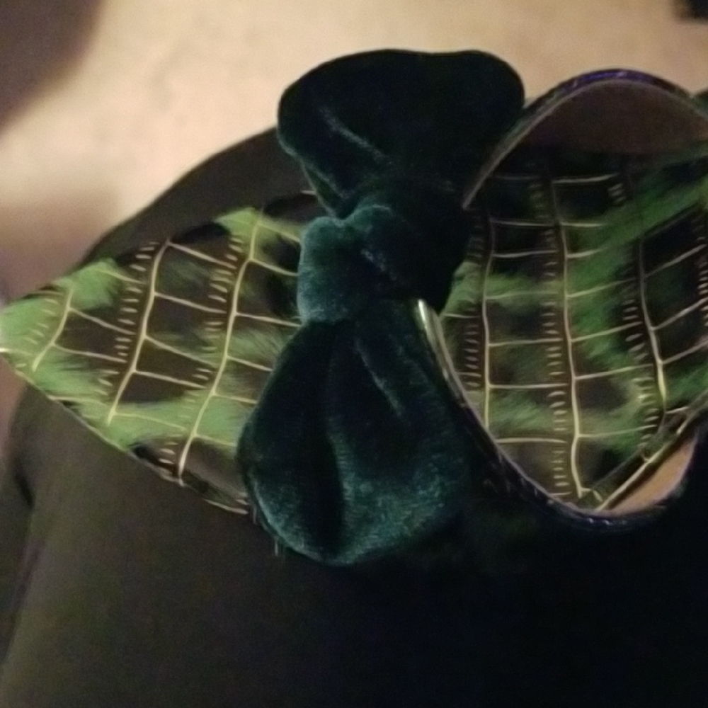 Slip On Heels With Green Velvet Bow.